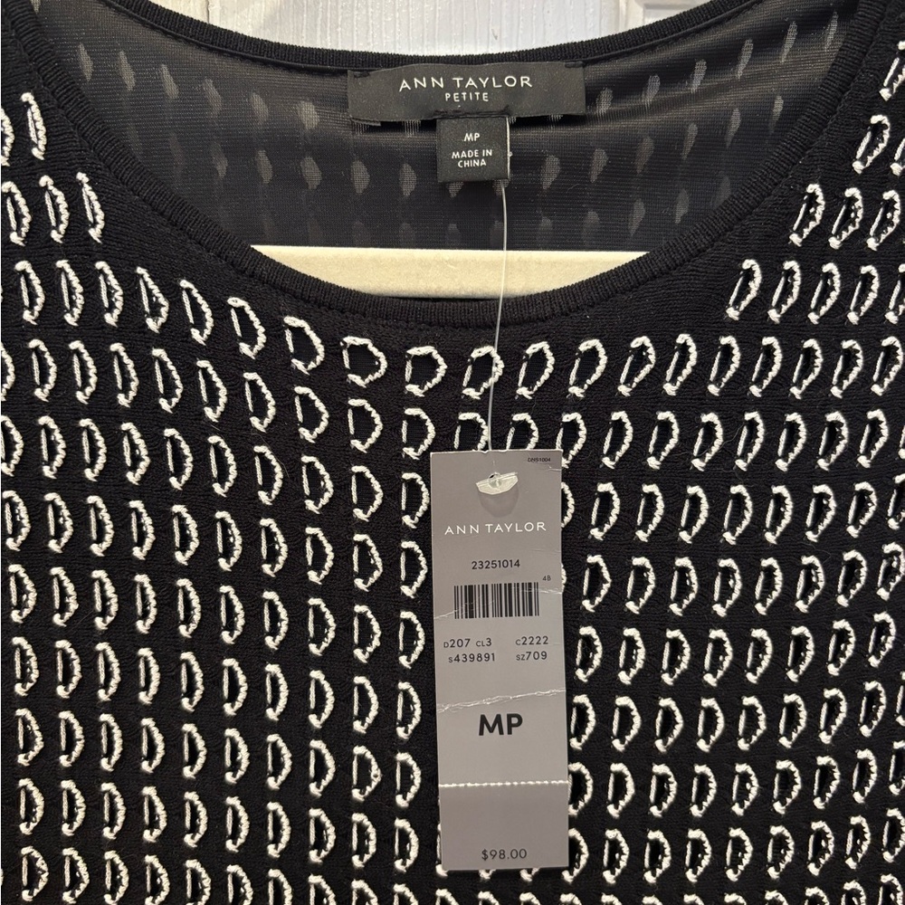 Ann Taylor Petite Black and White Patterned Sleeveless Peplum Top - Picture 3 of 6